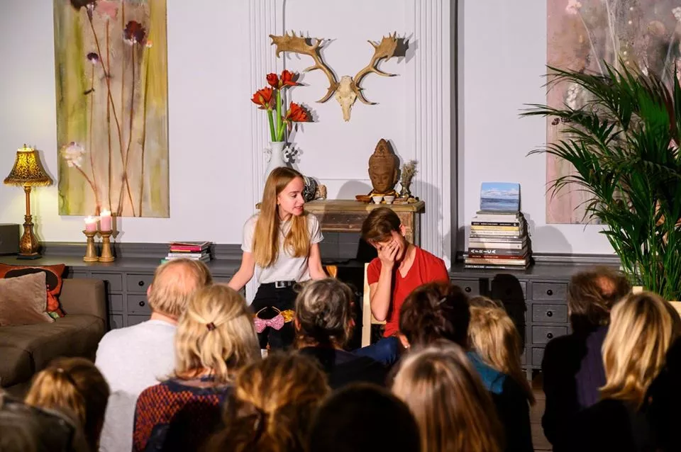 Sally & Molly in de huiskamer 2020